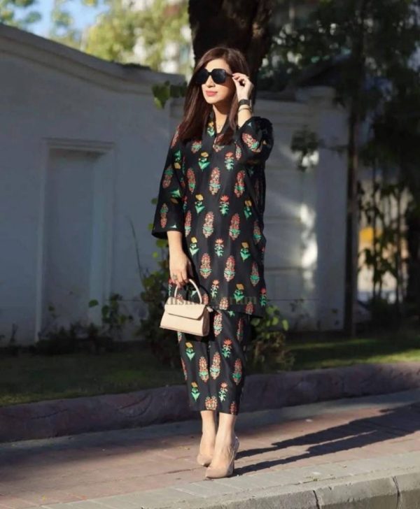 2 Pcs Womens Stitched Linen Printed Suit - Image 3