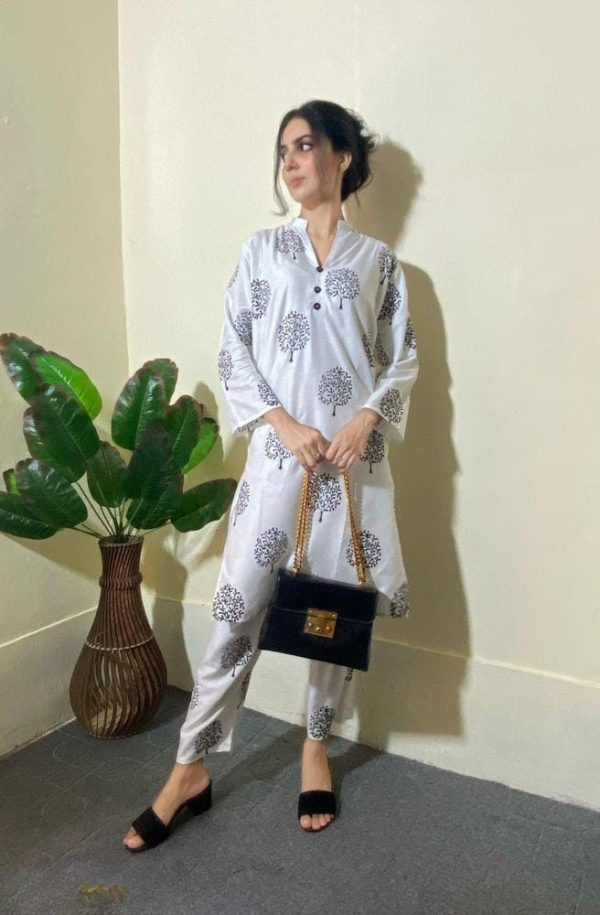 2 Pcs Womens Stitched Linen Printed Suit - Image 2